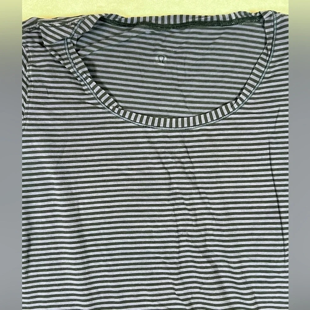 Lululemon Size 8 Classic Scoop Hoop Neck Purple Black Stripe Shirt EUC ALO Lulu